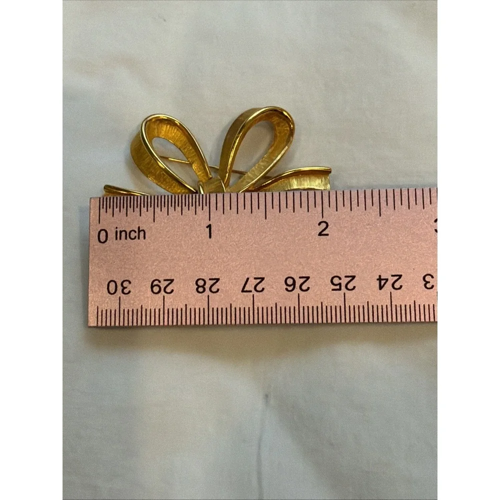 Vintage Monet Gold Tone Ribbon Bow Signed Brooch‎ Pin